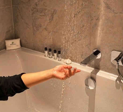 Family suite bathtub amenities